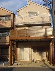 �E�b�h�f�b�L�d�l�̃J�[�|�[�g�u�E�b�h�K���[�W�v �{�H��ʐ^�E���s