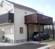 ウッドデッキ仕様のカーポート「ウッドガレージ」 施工後写真・大阪府八尾市